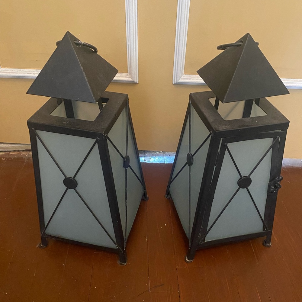 Black and White Geometric Lantern Set